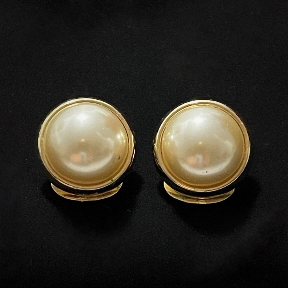 ✨Elegant Vintage Pearl Clip On Earrings